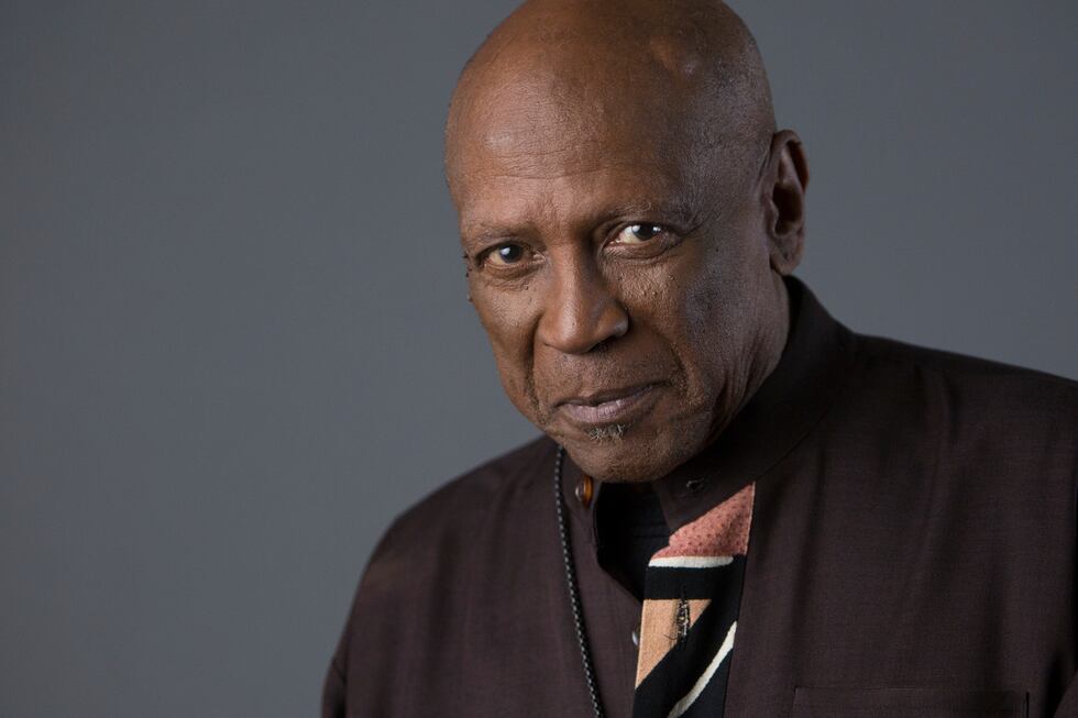 ARQUIVO - Louis Gossett Jr. posa para um retrato em Nova York para promover o lançamento de "Raízes:...